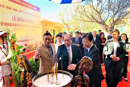 Lãnh đạo tỉnh Đắk Lắk dâng hương kỷ niệm 80 năm Ngày thành lập Đảng bộ tỉnh.