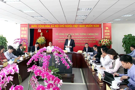 Tổ trưởng Tổ công tác Mai Tiến Dũng phát biểu tại buổi làm việc.