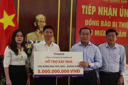 THACO hỗ trợ tiền xây 30 căn nhà cho người dân xã Trà Leng.