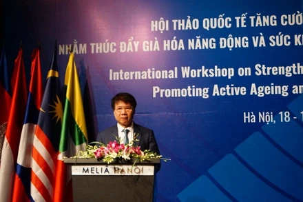 Ông Trương Quốc Cường, Thứ trưởng Y tế phát biểu tại hội thảo.