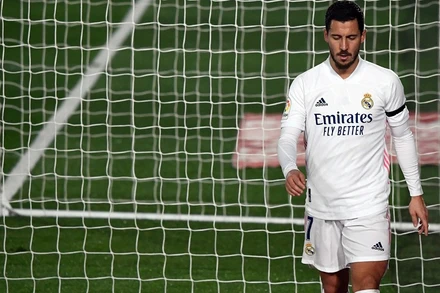 Hazard tiếp tục dính chấn thương trong ngày Real thua sốc trước đối thủ ưa thích Alaves (Ảnh: Getty Images).