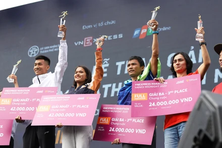Những vận động viên về nhất tại cự ly Full Marathon 42km. 
