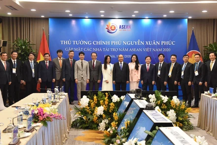Thủ tướng Nguyễn Xuân Phúc gặp mặt các nhà tài trợ Năm ASEAN Việt Nam 2020