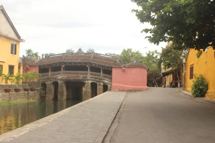 Chùa cầu Hội An năm nay trở nên buồn, vắng vì dịch Covid-19.