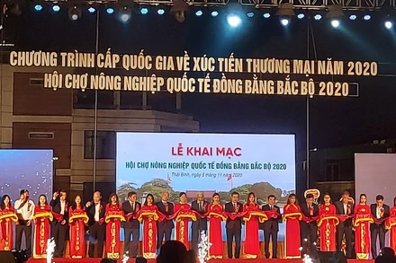 Cắt băng khai trương hội chợ nông nghiệp quốc tế đồng bằng Bắc Bộ lần thứ 15.