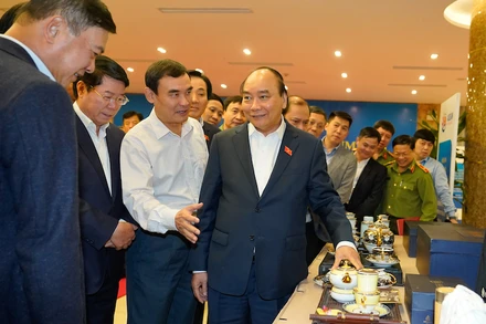 Thủ tướng Nguyễn Xuân Phúc kiểm tra công tác chuẩn bị Hội nghị Cấp cao ASEAN lần thứ 37