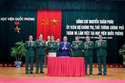 Thủ tướng Nguyễn Xuân Phúc thăm làm việc tại Học viện Quốc phòng