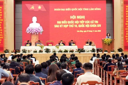 Quang cảnh buổi tiếp xúc cử tri.