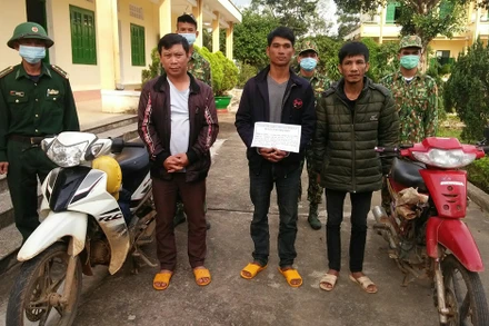 Ba đối tượng bị bắt giữ (Ảnh BĐBP cung cấp)