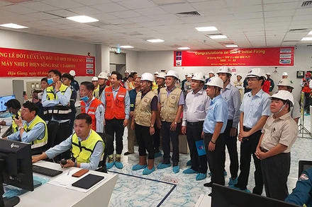 Đốt lửa lò hơi Tổ máy số 2 Dự án Nhà máy nhiệt điện Sông Hậu