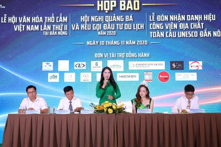 Bà Tôn Thị Ngọc Hạnh, Phó Chủ tịch tỉnh Đắk Nông thông tin về Lễ hội văn hóa thổ cẩm.