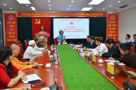 Đồng chí Trương Thị Mai tại cuộc gặp mặt các chức sắc tôn giáo là đại biểu Quốc hội khóa XIV.