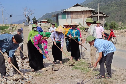 Mở rộng đường giao thông nông thôn ở xã Ngọc Chiến, huyện Mường La, Sơn La (Ảnh minh họa: Tuấn Đức).