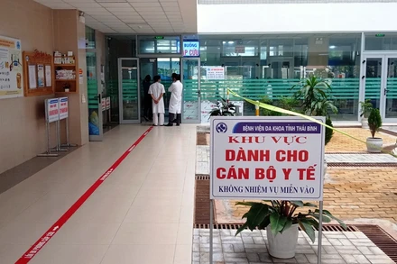 Khoa Truyền nhiễm, Bệnh viện đa khoa tỉnh Thái Bình, nơi đang cách ly, điều trị cho bệnh nhân số 1138 tái dương tính với SARS-CoV-2.