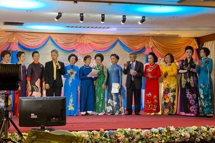 Các thầy, cô giáo được tôn vinh tại buổi lễ.