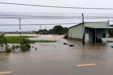 Nhiều nhà dân ở  phường Văn Hải, TP Phan Rang - Tháp Chàm bị ngập nghiêm trọng.