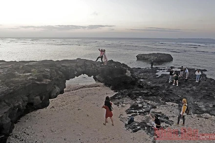 Cổng Tò vò, điểm check in của mỗi du khách khi đến với Lý Sơn.