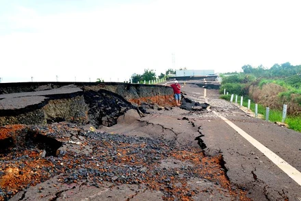 Khu vực tâm điểm xảy ra sự cố sạt lún trên tuyến đường tránh Đông Chư Sê. 