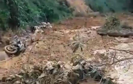 Hiện trường vụ sạt lở đất. Ảnh CTV.