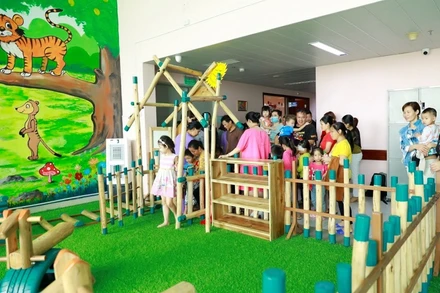 Khu vui chơi mở cửa chào đón những “vị khách” đầu tiên.