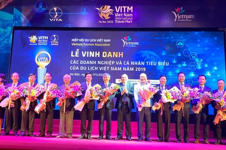 Vinh danh Hiệp hội du lịch các địa phương.