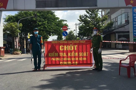 Chốt kiểm soát trên địa bàn thành phố Dĩ An, tỉnh Bình Dương.