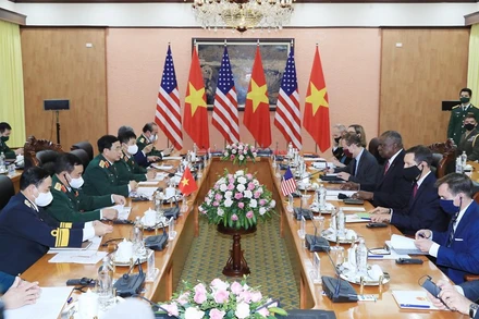  Đoàn đại biểu quân sự cấp cao nước ta tiến hành hội đàm với Đoàn đại biểu quân sự cấp cao Bộ Quốc phòng Hoa Kỳ.