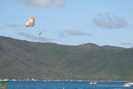 Đảo Hòn Tằm, nơi cách biệt với đất liền, hiện đã có Khu nghỉ dưỡng Merperle Resort-Hotel hoạt động.
