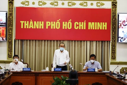 Phó Thủ tướng Thường trực Trương Hòa Bình phát biểu chỉ đạo tại cuộc họp.