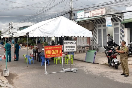 Khu dân cư thực hiện phong tỏa trên đường Nguyễn Xí, khu phố 3, phường Phú Tài, TP Phan Thiết (Bình Thuận) có 34 hộ với 124 nhân khẩu.