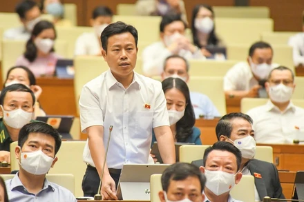 Đại biểu Lê Quân (đoàn Cà Mau) đưa ra kiến nghị về tự chủ đại học tại Quốc hội, ngày 25/7