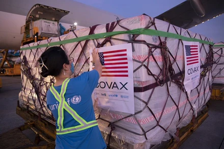 Hai triệu liều vaccine của Moderna do Chính phủ Mỹ hỗ trợ thông qua cơ chế COVAX đã về Việt Nam sáng 10/7. (Ảnh: UNICEF Việt Nam)