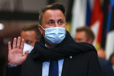 Thủ tướng Xavier Bettel sau khi kết thúc ngày đầu tiên của hội nghị thượng đỉnh EU tại Brussels, ngày 25/6. (Ảnh: AP)