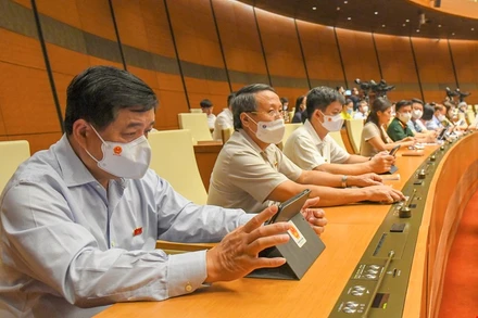 Quốc hội thảo luận, biểu quyết thông qua Nghị quyết về cơ cấu số lượng thành viên Chính phủ sáng 28/7. Ảnh: QUANG HOÀNG