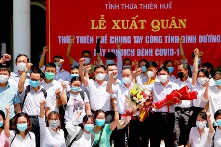 Đoàn y, bác sĩ của tỉnh Thừa Thiên Huế lên đường vào Bình Dương hỗ trợ phòng, chống dịch Covid-19.