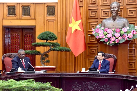 Thủ tướng Phạm Minh Chính tiếp Bộ trưởng Quốc phòng Hoa Kỳ Lloyd Austin.