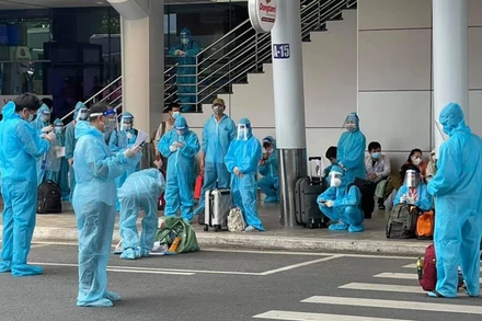 Ngày 27/7, 190 người dân Bình Định ở Thành phố Hồ Chí Minh đã được UBND tỉnh Bình Định đón về sân bay Phù Cát. (Ảnh: Hội đồng hương An Nhơn tại Thành phố Hồ Chí Minh)