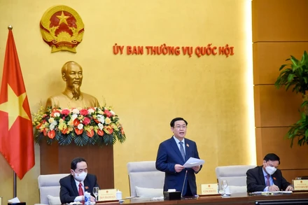 Chủ tịch Quốc hội Vương Đình Huệ phát biểu tại buổi làm việc. 