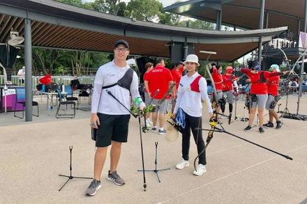 Phi Vũ và Ánh Nguyệt trên sân tập gần Làng vận động viên Olympic Tokyo 2020. (Ảnh: FBNV) 