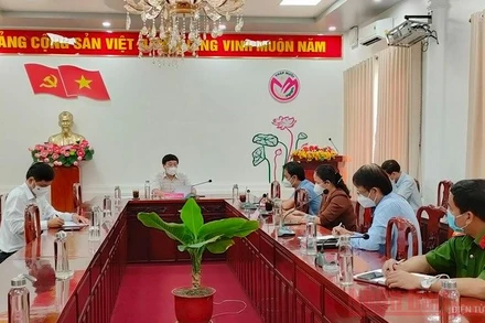 Bí thư Tỉnh ủy Đồng Tháp Lê Quốc Phong kiểm tra công tác phòng, chống dịch bệnh Covid-19 ở huyện Tháp Mười.