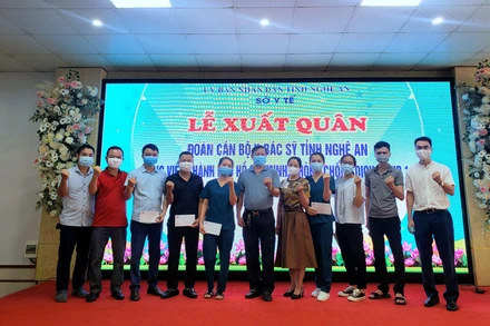 Lễ xuất quân của đoàn công tác tỉnh Nghệ An tăng cường cho TP Hồ Chí Minh phòng chống dịch Covid-19.
