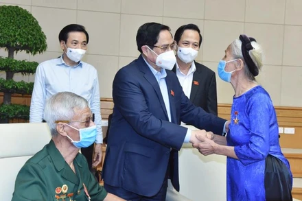 Chiều 24/7, tại trụ sở Chính phủ, Thủ tướng Chính phủ Phạm Minh Chính đã gặp mặt Đoàn đại biểu người có công với cách mạng, thân nhân liệt sĩ tiêu biểu nhân kỷ niệm 74 năm Ngày Thương binh - liệt sĩ. Ảnh: TRẦN HẢI.