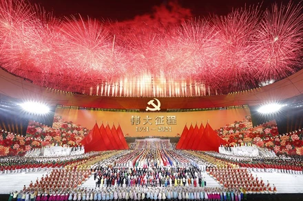 Chương trình nghệ thuật kỷ niệm 100 năm thành lập Đảng Cộng sản Trung Quốc. Ảnh TÂN HOA XÃ