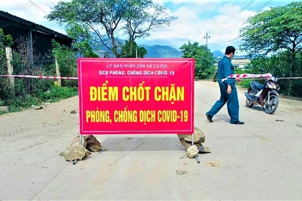 Một chốt chặn phòng, chống dịch Covid-19 trên địa bàn xã Cư Pui, huyện Krông Bông.