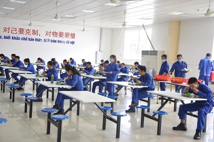 Doanh nghiệp cam kết bảo đảm bữa ăn cho công nhân và an toàn trong công tác phòng, chống dịch Covid-19.