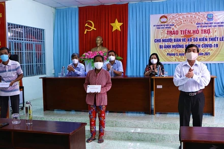 Hơn 6.300 người bán vé số dạo tại Sóc Trăng được hỗ trợ tiền do ảnh hưởng dịch