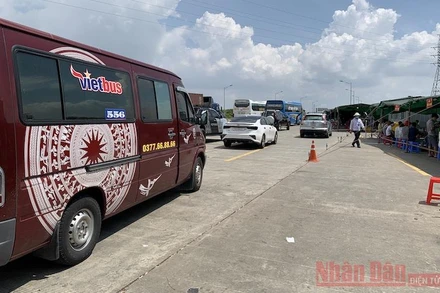 Ảnh minh họa: Chốt kiểm dịch tại phía sau trạm thu phí cao tốc Hà Nội - Hải Phòng nhánh xuống quốc lộ 10, huyện An Lão. 