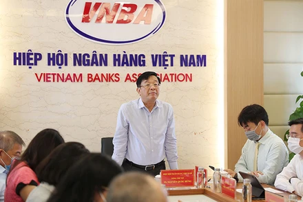 Hiệp hội Ngân hàng họp với các thành viên về việc giảm lãi suất.