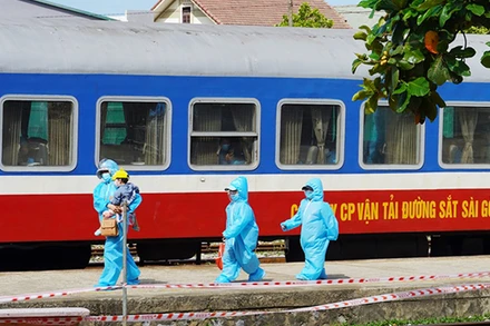 Người dân Quảng Trị được đưa từ TP Hồ Chí Minh về Đông Hà bằng tàu hỏa ngày 29/7