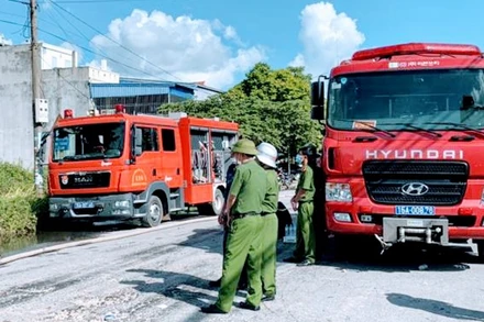 Đến hơn 15 giờ ngày 10/7, đám cháy đã được khống chế.